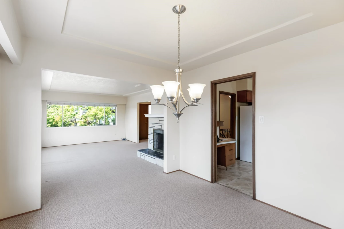 Walk-In Closet Photo of 7988 Sussex Avenue, Burnaby, BC