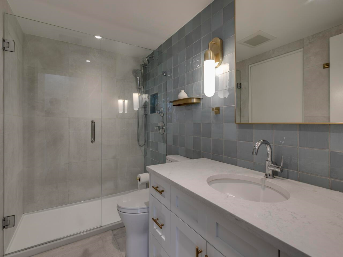 Guest Bathroom Photo of 902 3920 Hastings Street, Burnaby, BC