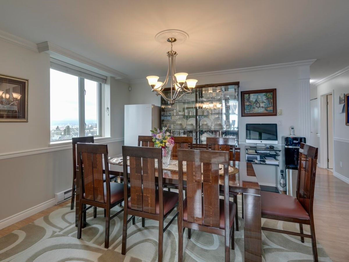 Kitchen Island Photo of 902 3920 Hastings Street, Burnaby, BC