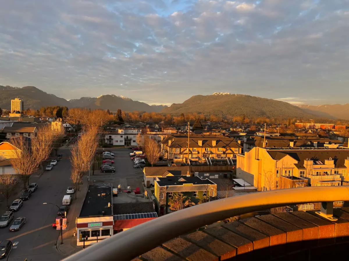 Outdoor Patio Photo of 902 3920 Hastings Street, Burnaby, BC