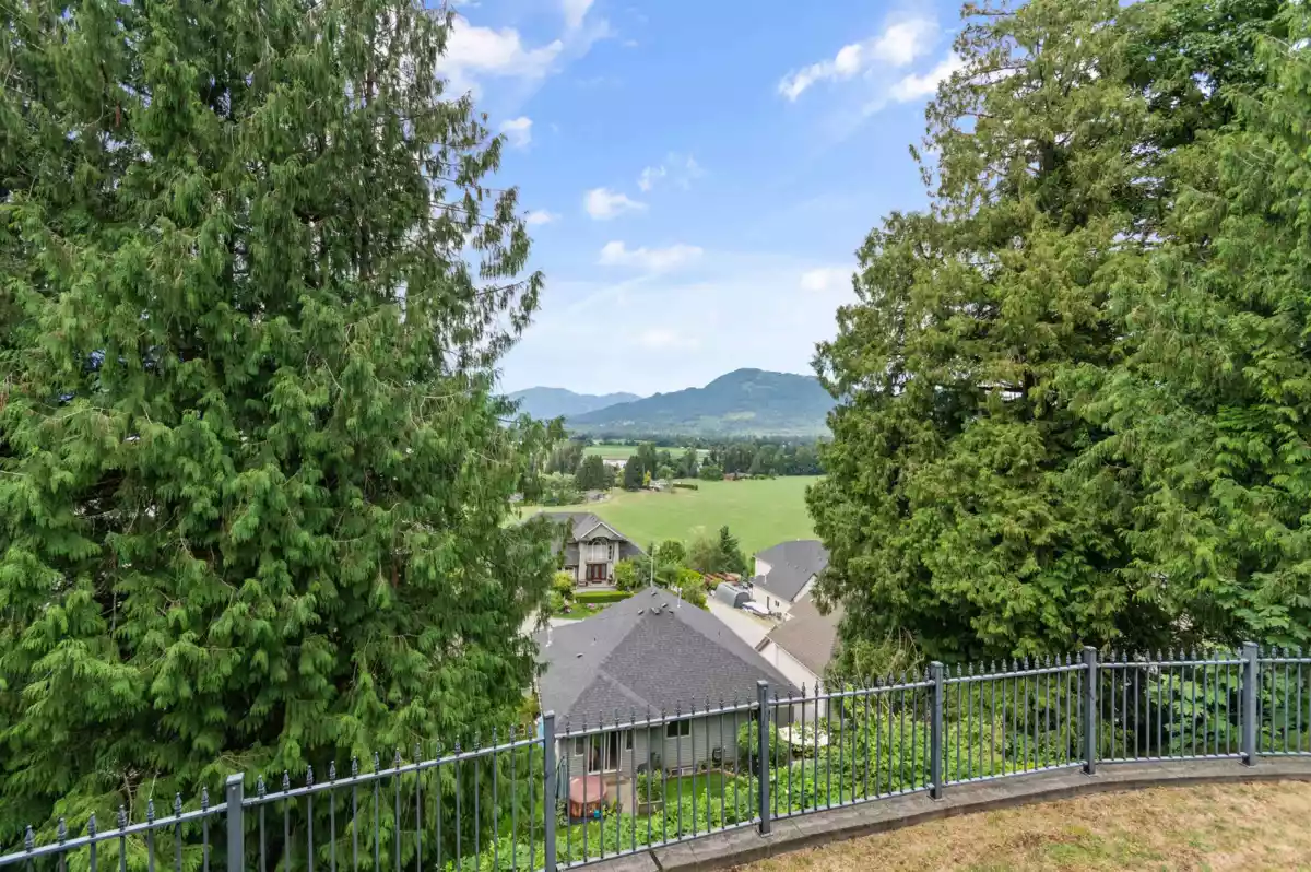 Breakfast Nook Photo of 47495 Swallow Crescent, Chilliwack, BC