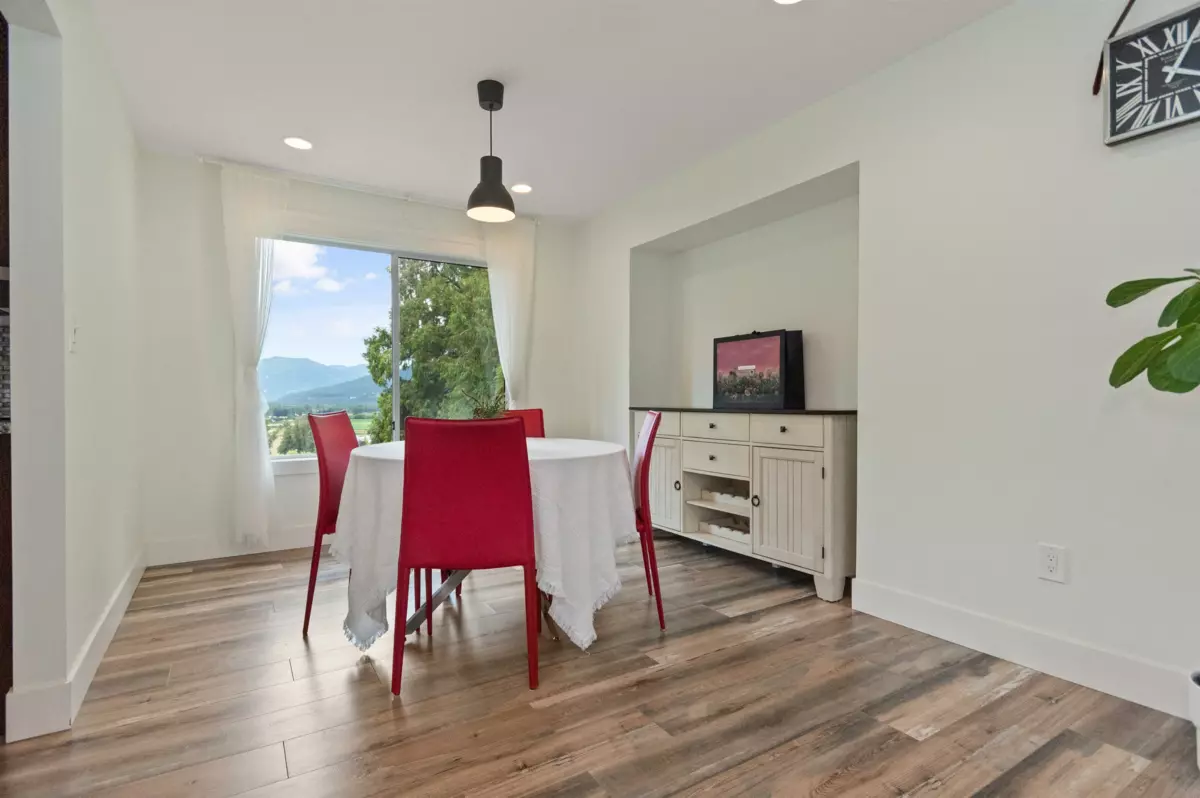 Hallway Photo of 47495 Swallow Crescent, Chilliwack, BC