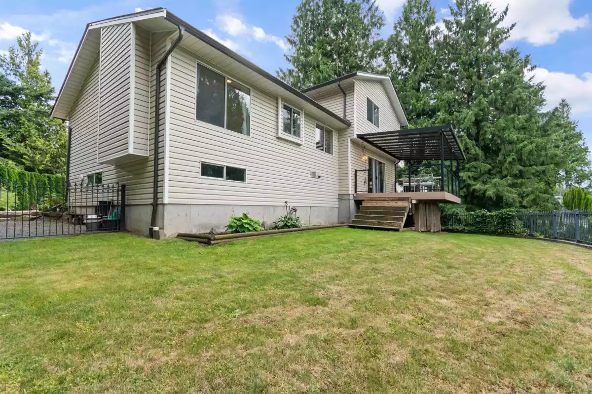 Kitchen Island Photo of 47495 Swallow Crescent, Chilliwack, BC