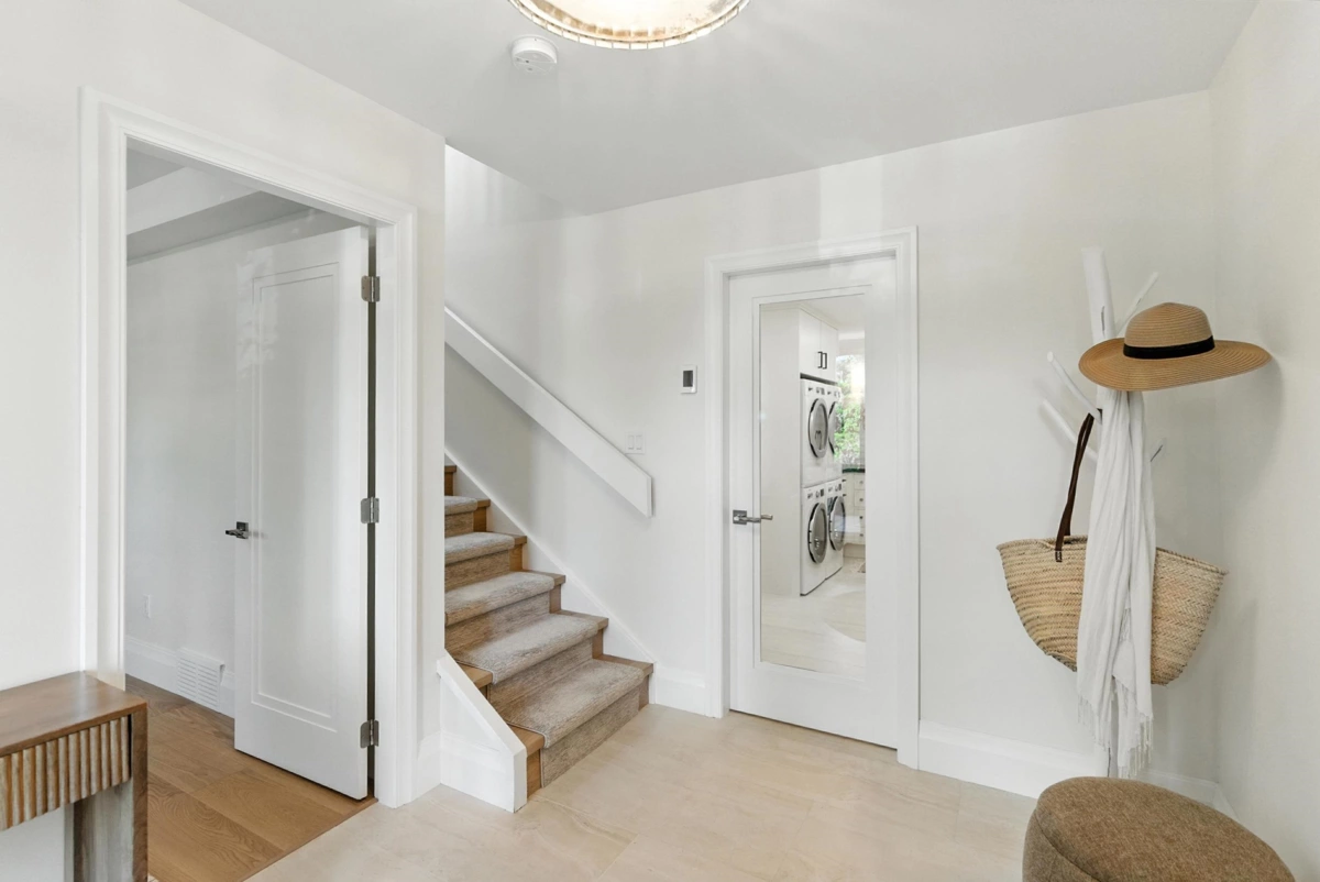 Dining Area Photo of 2059 Cliffwood Road, North Vancouver, BC
