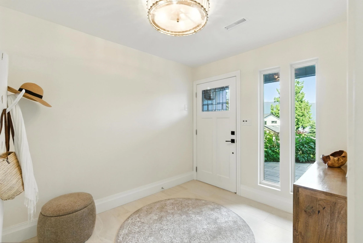 Family Room Photo of 2059 Cliffwood Road, North Vancouver, BC