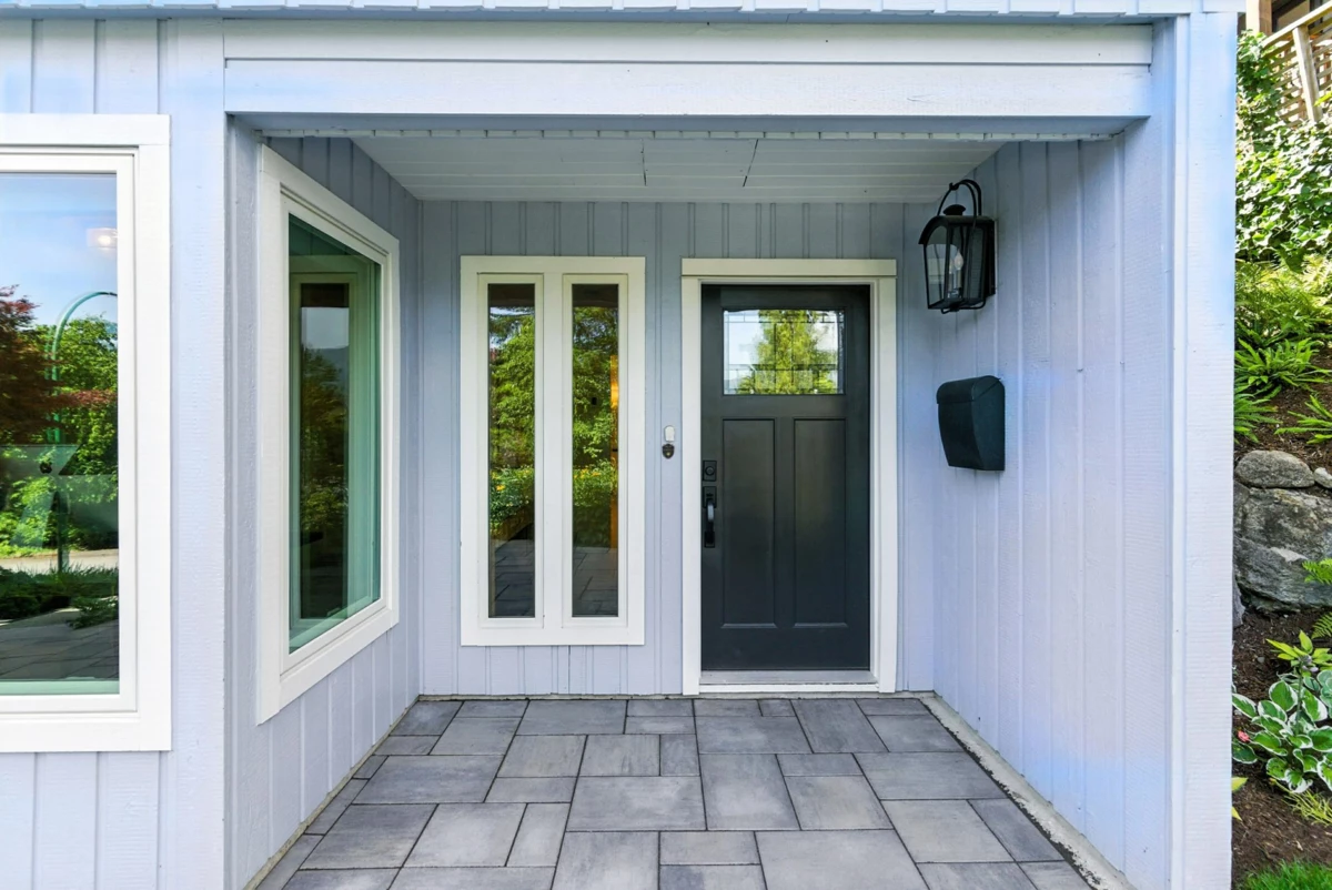 Living Room Photo of 2059 Cliffwood Road, North Vancouver, BC
