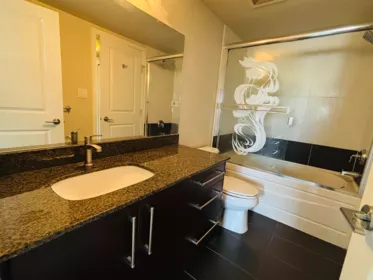 Primary Bathroom Photo of 309 15775 Croydon Drive, Surrey, BC
