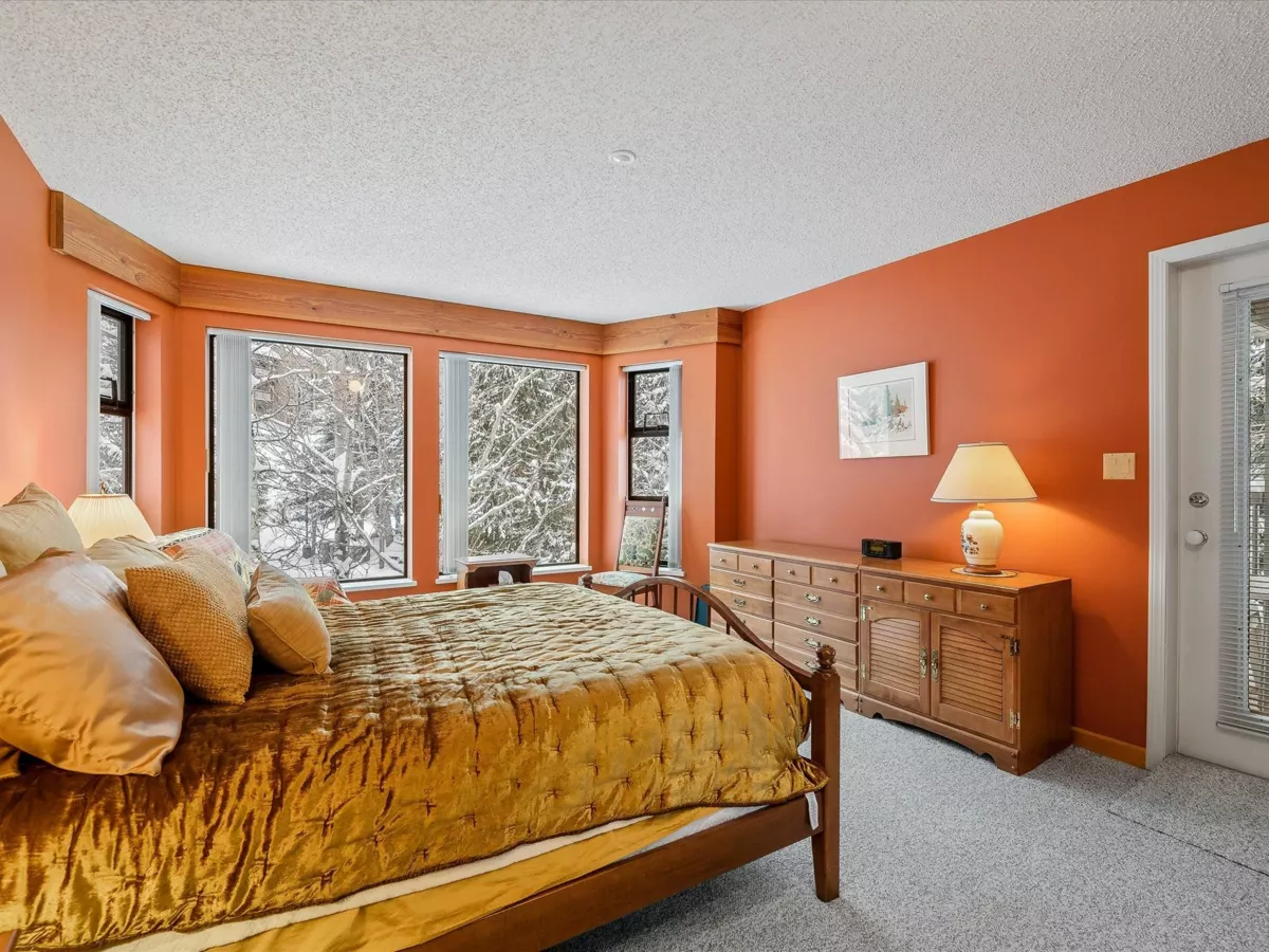 Kitchen Island Photo of 209 3317 Ptarmigan Place, Whistler, BC