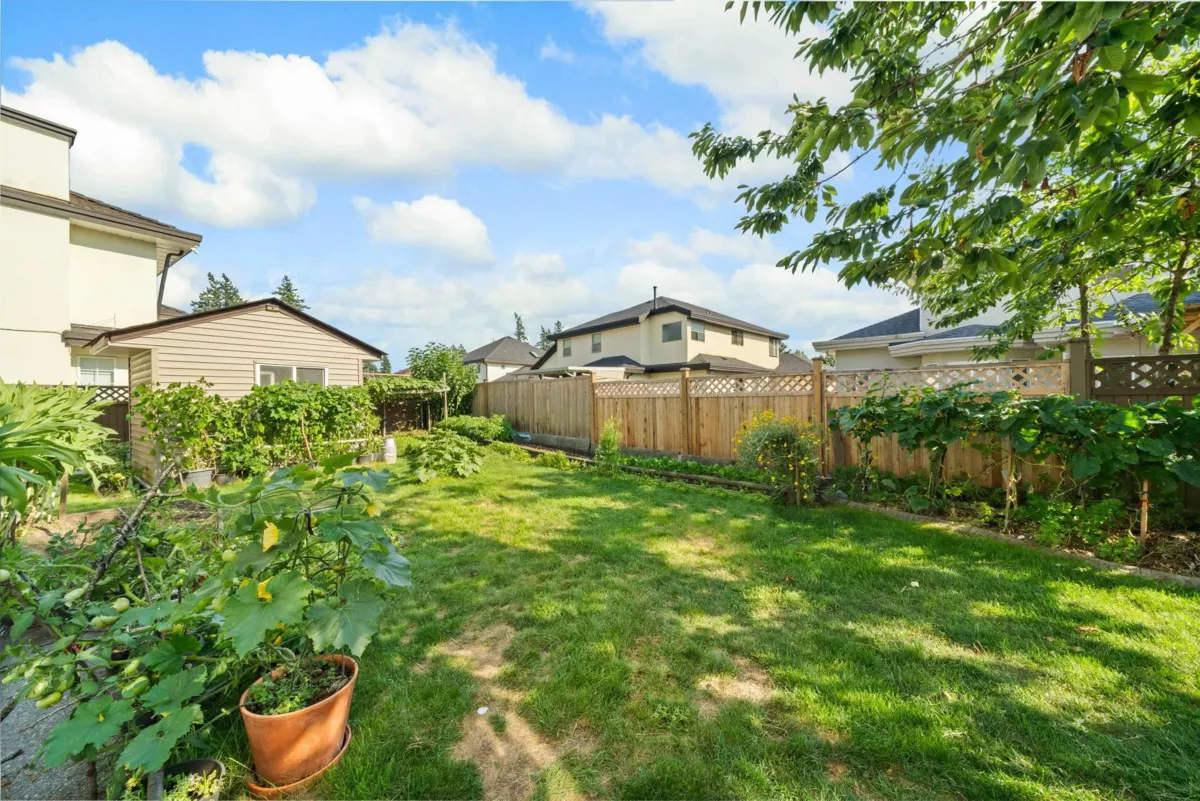 Entry Foyer Photo of 13356 59 Avenue, Surrey, BC