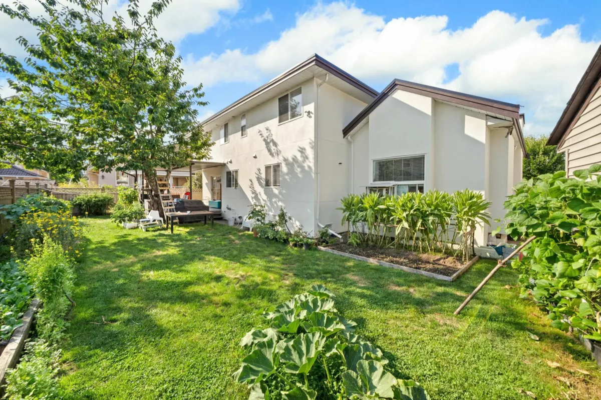 Hallway Photo of 13356 59 Avenue, Surrey, BC