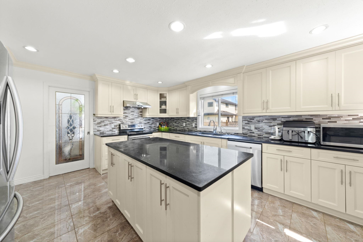 Kitchen Island Photo of 13356 59 Avenue, Surrey, BC