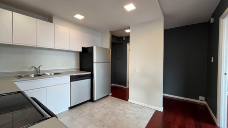2105 3755 Bartlett Court, Burnaby, BC, Burnaby — Apartment/Condo for sale
