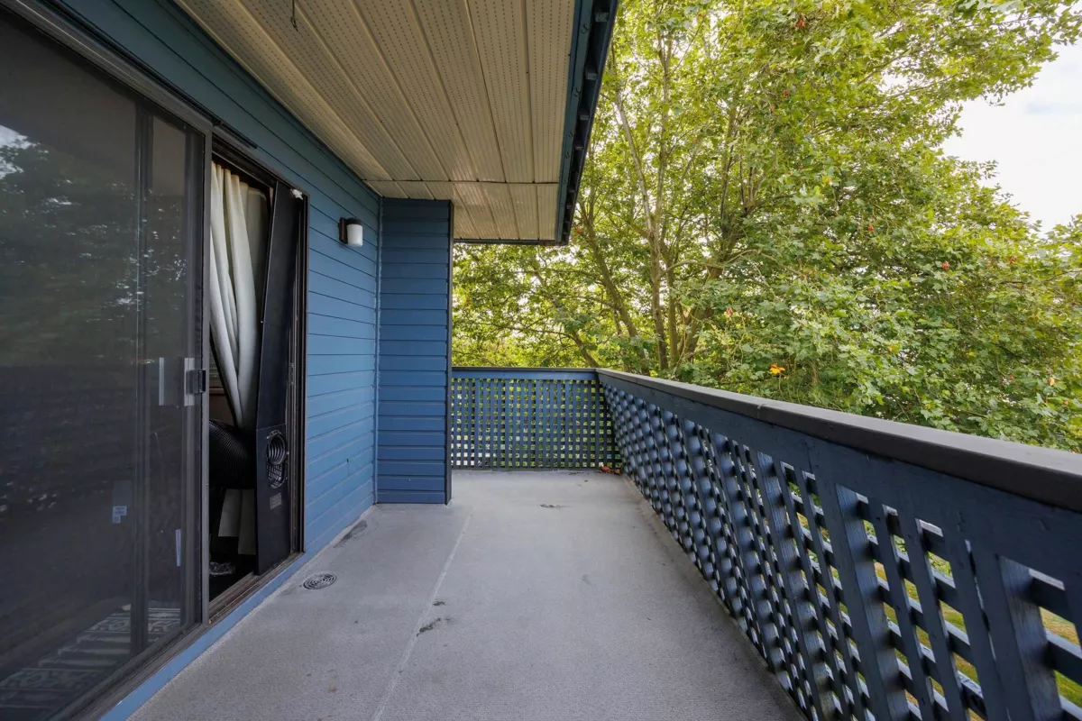 Loft / Bonus Room Photo of 207 17661 58a Avenue, Surrey, BC