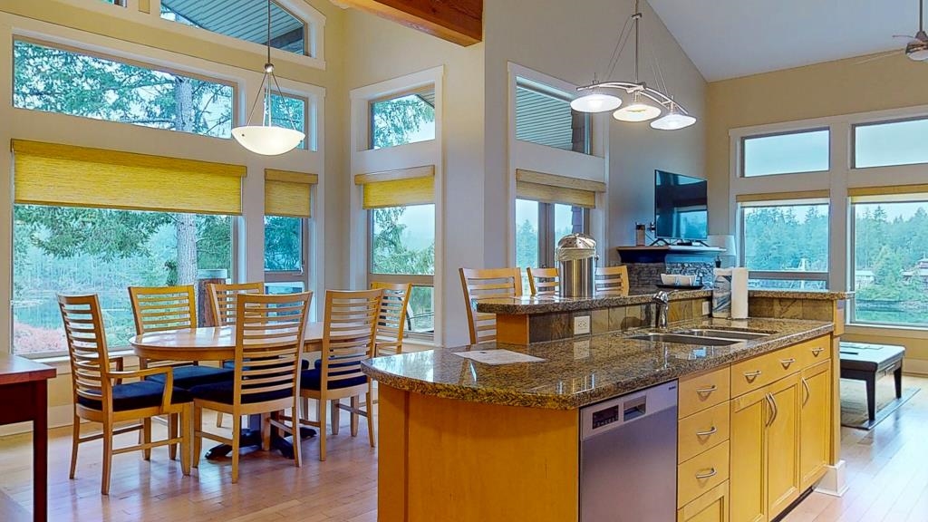 Dining Area Photo of 22A 12849 Lagoon Road, Pender Harbour, BC