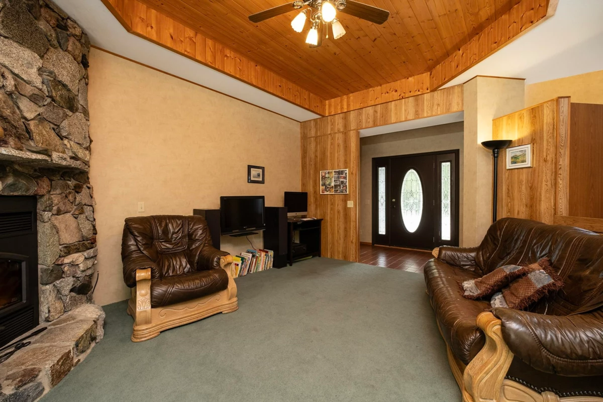 Dining Area Photo of 11832 Sunshine Coast Highway, Pender Harbour, BC