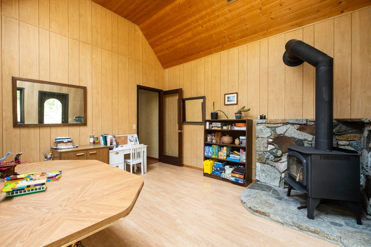 Entry Foyer Photo of 11832 Sunshine Coast Highway, Pender Harbour, BC