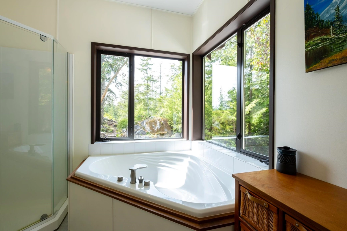 Guest Bathroom Photo of 11832 Sunshine Coast Highway, Pender Harbour, BC