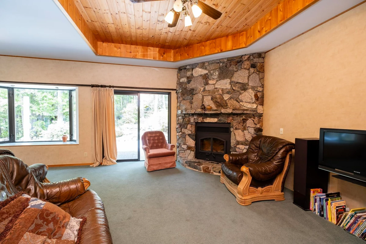Kitchen Island Photo of 11832 Sunshine Coast Highway, Pender Harbour, BC