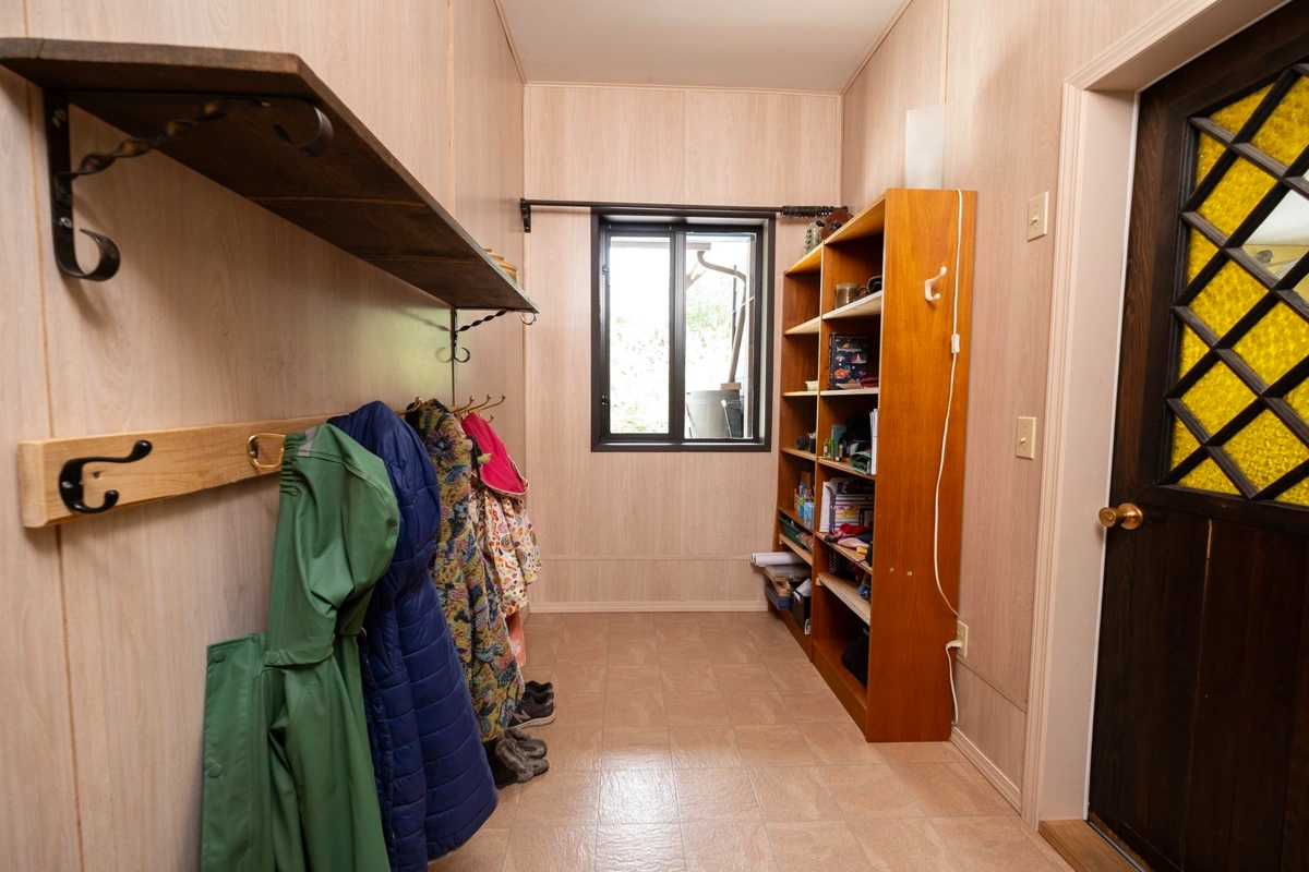 Office / Den Photo of 11832 Sunshine Coast Highway, Pender Harbour, BC