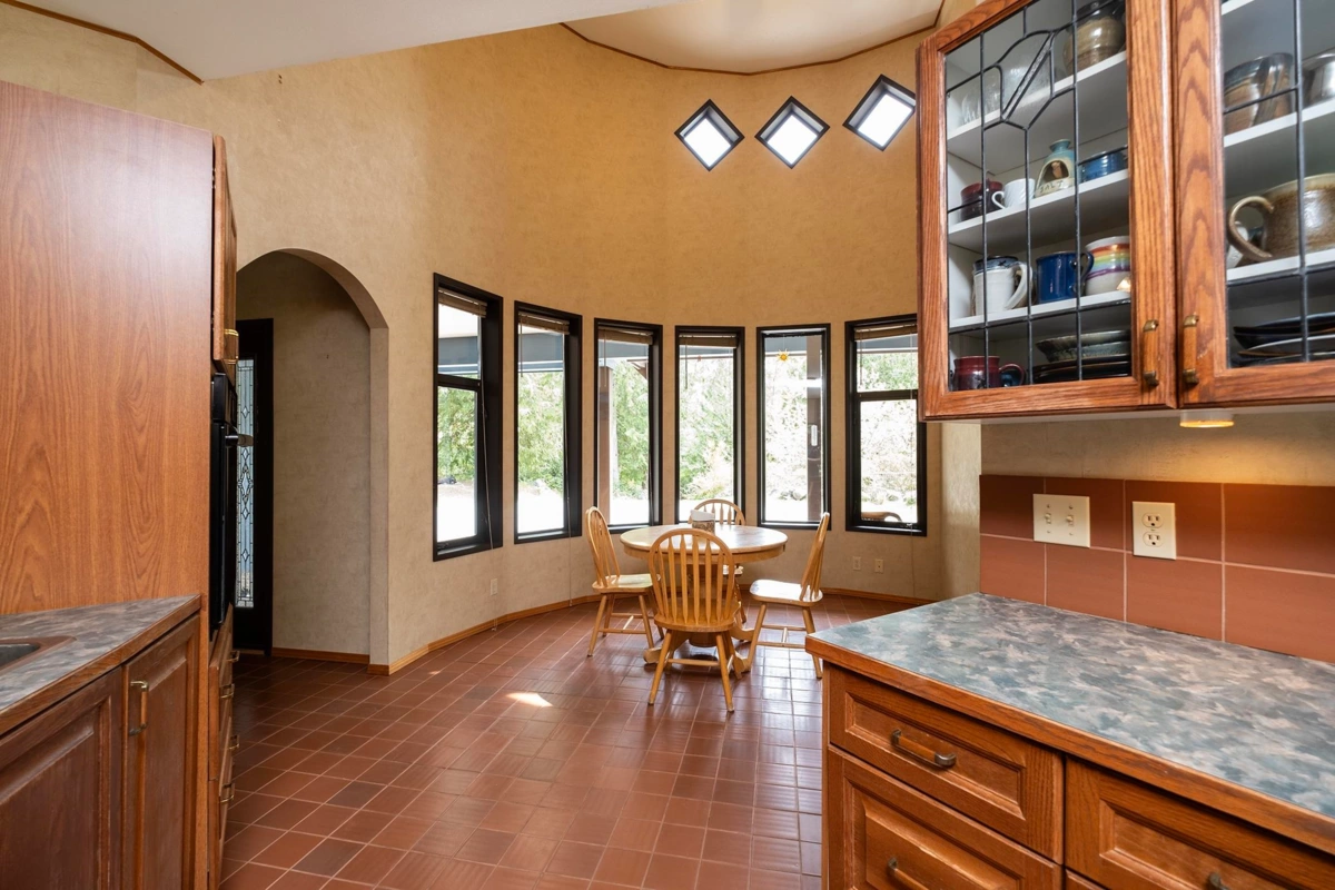 Walk-In Closet Photo of 11832 Sunshine Coast Highway, Pender Harbour, BC