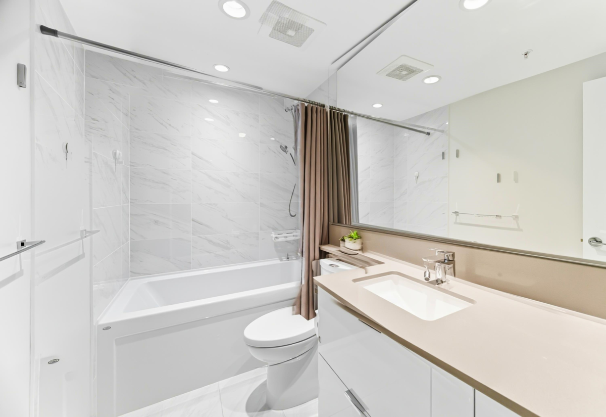 Kitchen Photo of 617 3699 Sexsmith Road, Richmond, BC