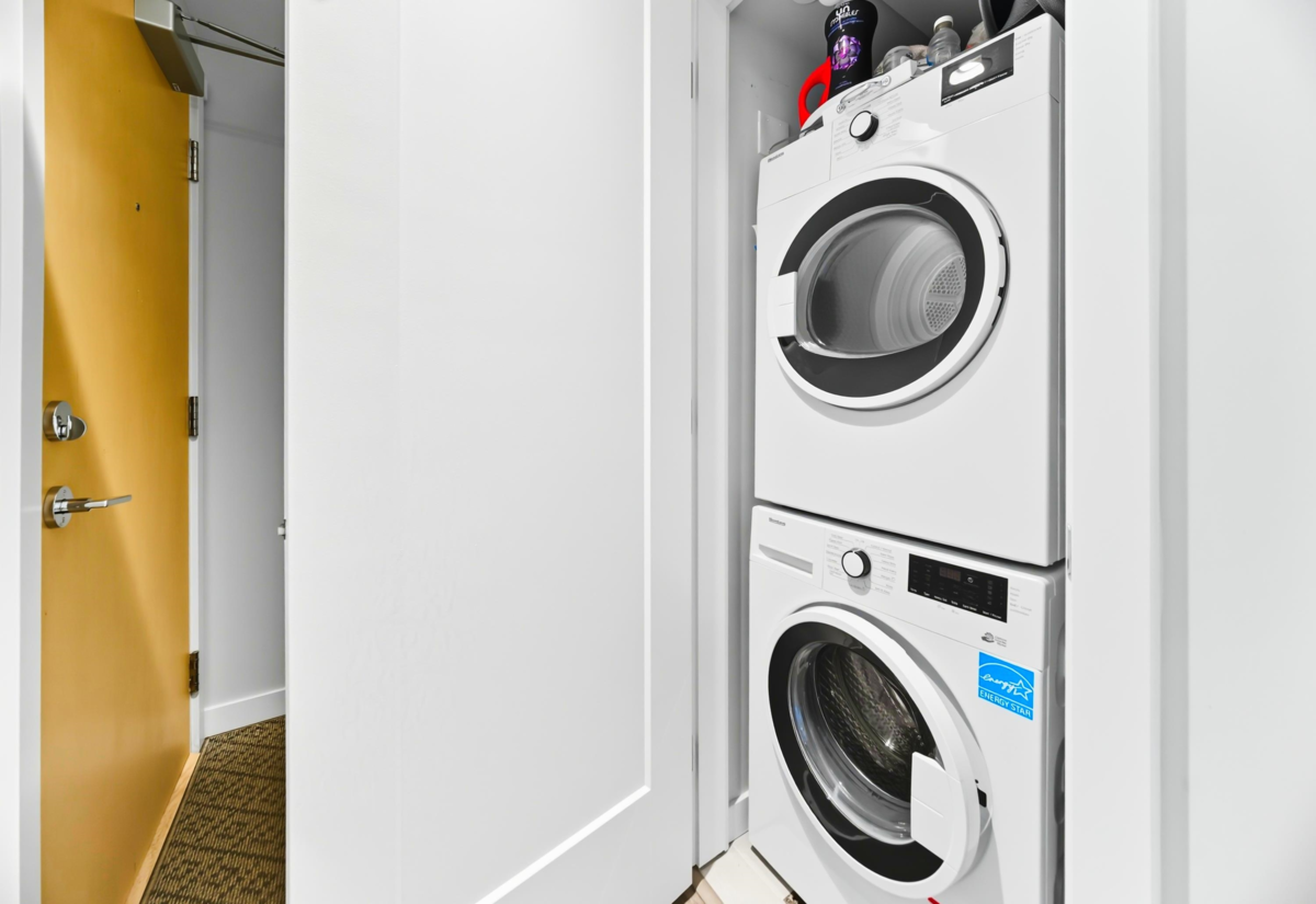 Primary Bathroom Photo of 617 3699 Sexsmith Road, Richmond, BC