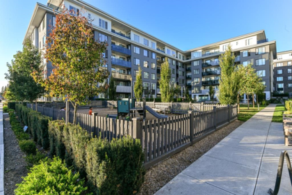 Front Yard Photo of 406 15815 85 Avenue, Surrey, BC