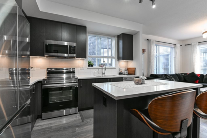 Kitchen Photo of 406 15815 85 Avenue, Surrey, BC