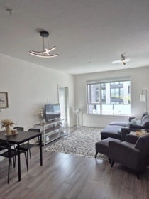209 9250 University High Street, Burnaby, BC