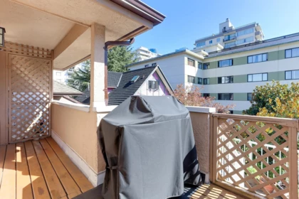 Backyard Photo of 5 890 Broughton Street, Vancouver, BC