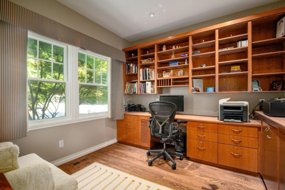 Kitchen Island Photo of 63 Chadwick Road, Gibsons, BC