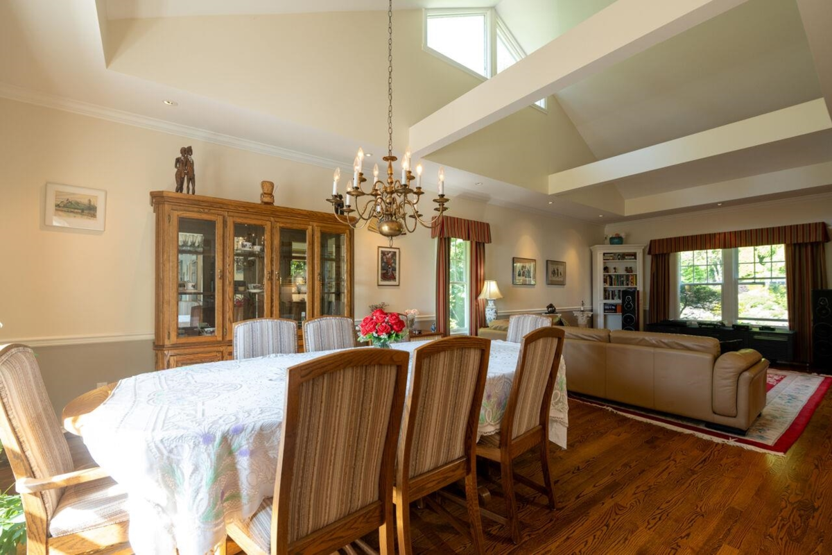 Walk-In Closet Photo of 63 Chadwick Road, Gibsons, BC