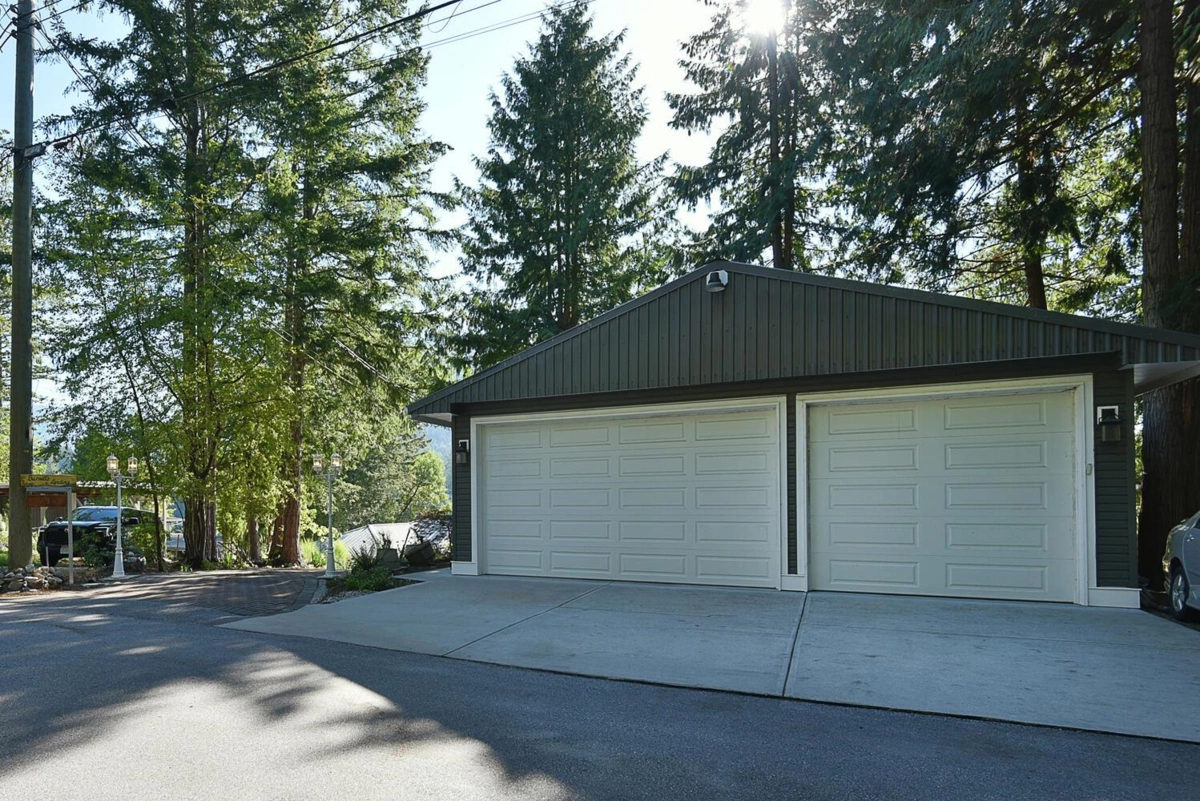 Basement Recreation Room Photo of 12828 Gilden Road, Madeira Park, BC