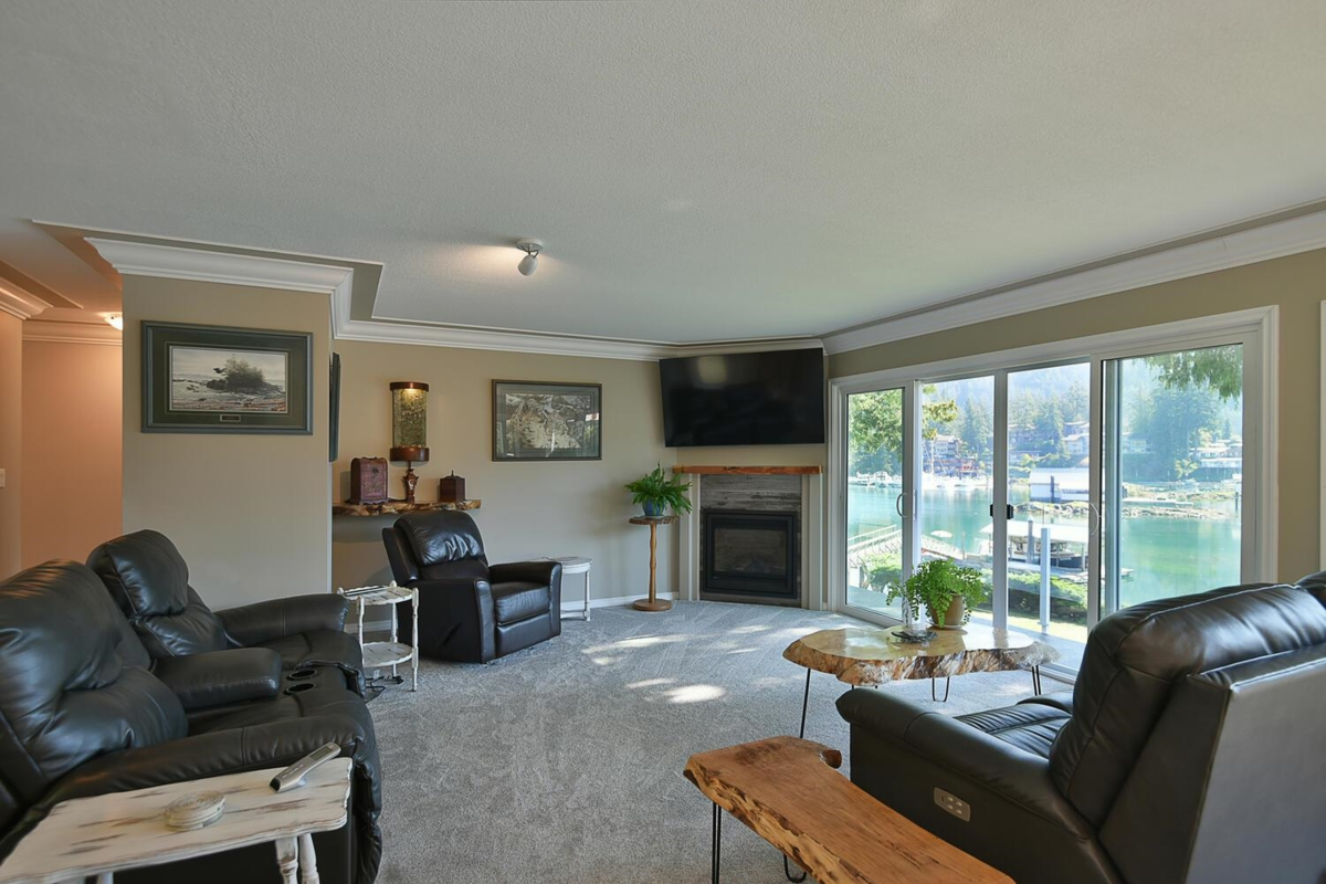 Dining Area Photo of 12828 Gilden Road, Madeira Park, BC