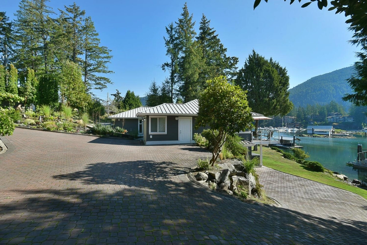 Family Room Photo of 12828 Gilden Road, Madeira Park, BC