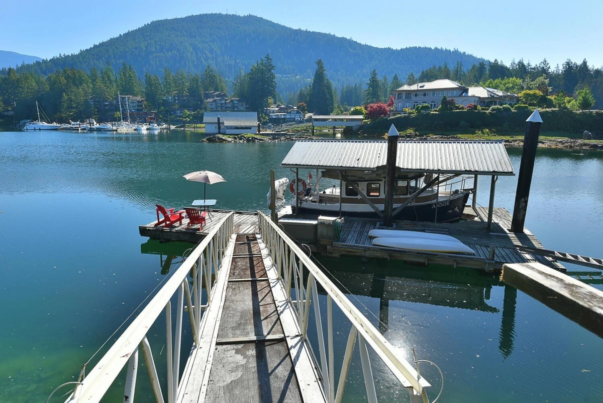 Garage Interior Photo of 12828 Gilden Road, Madeira Park, BC