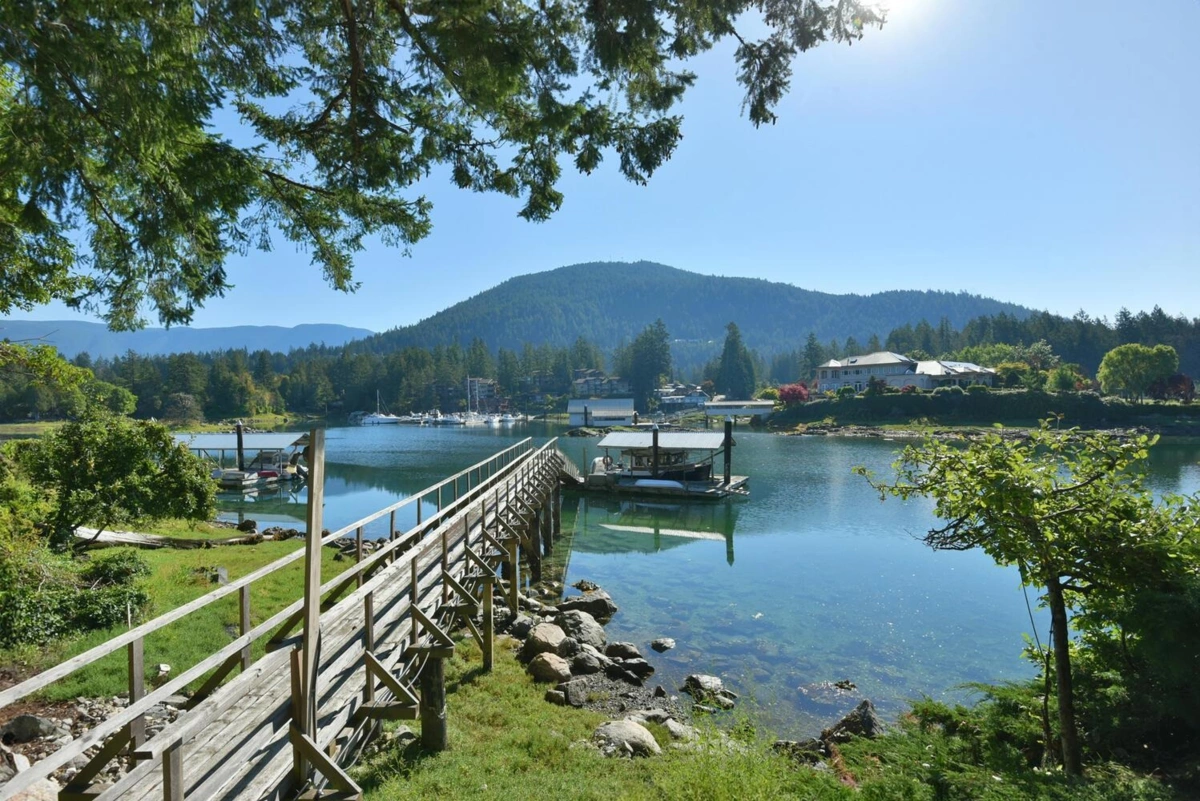 Living Room Photo of 12828 Gilden Road, Madeira Park, BC