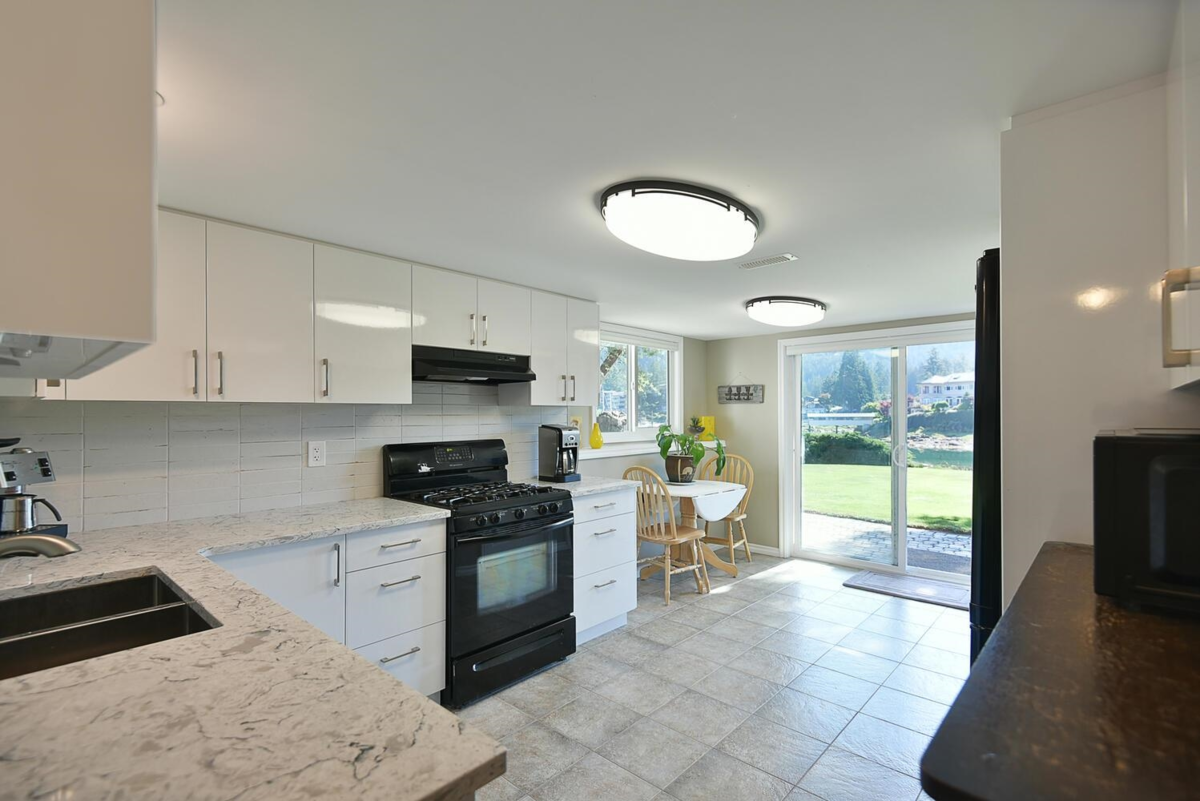 Office / Den Photo of 12828 Gilden Road, Madeira Park, BC