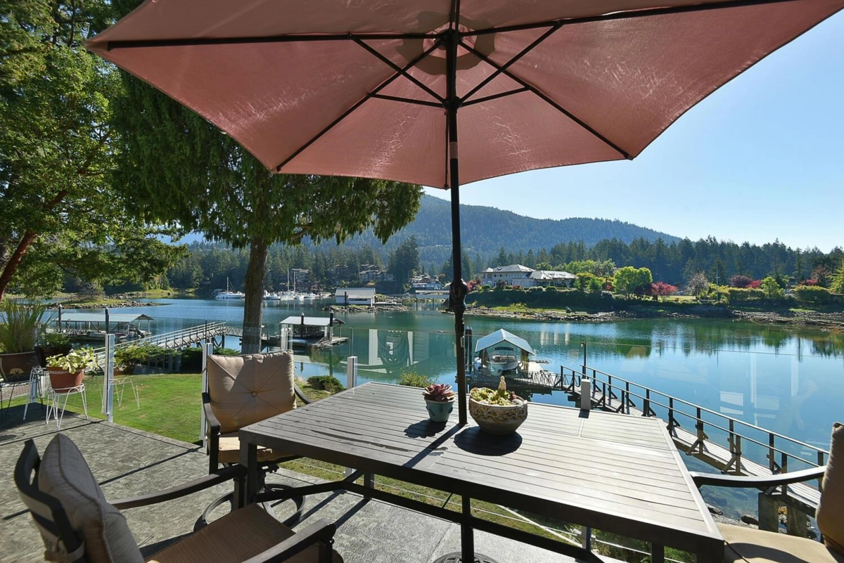 Primary Bathroom Photo of 12828 Gilden Road, Madeira Park, BC