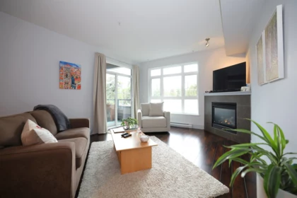 209 5682 Wharf Avenue, Sechelt, BC, Sechelt District — 2 bed apartment/condo for sale