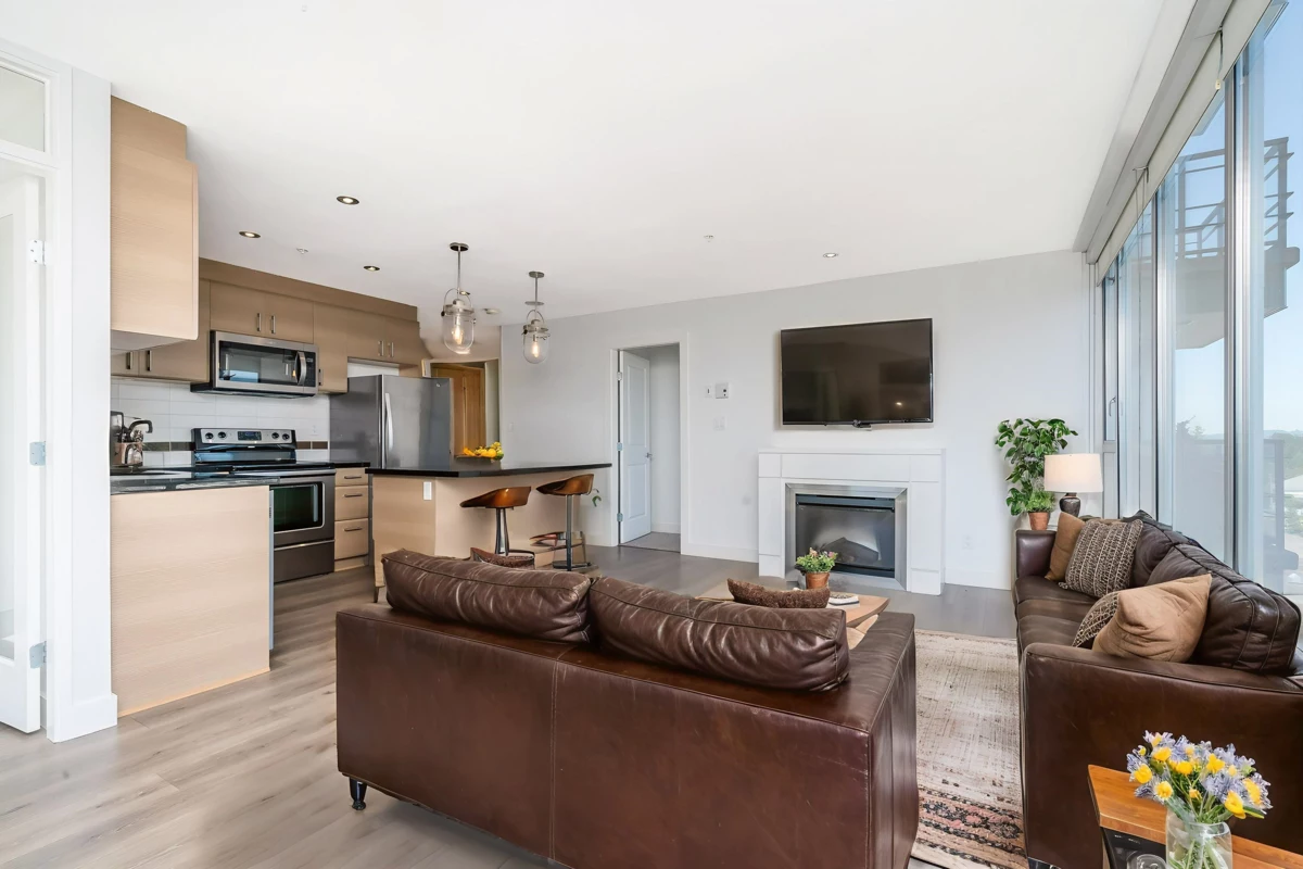 Kitchen Island Photo of 703 12079 Harris Road, Pitt Meadows, BC