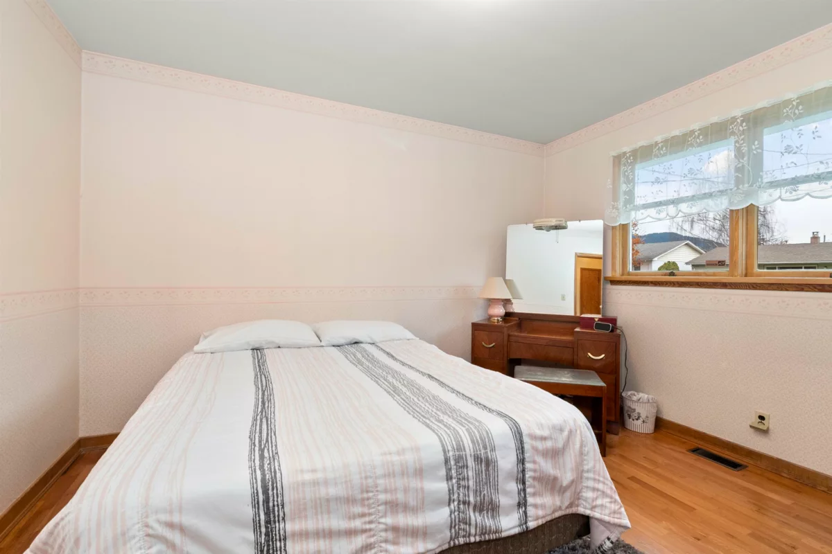 Garage Interior Photo of 45480 Kipp Avenue, Chilliwack, BC