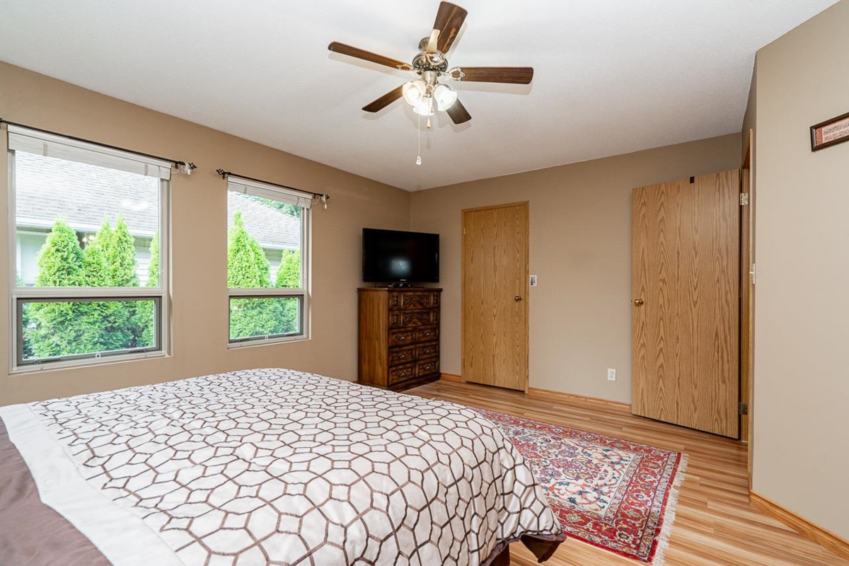 Entry Foyer Photo of 1623 Suffolk Avenue, Port Coquitlam, BC