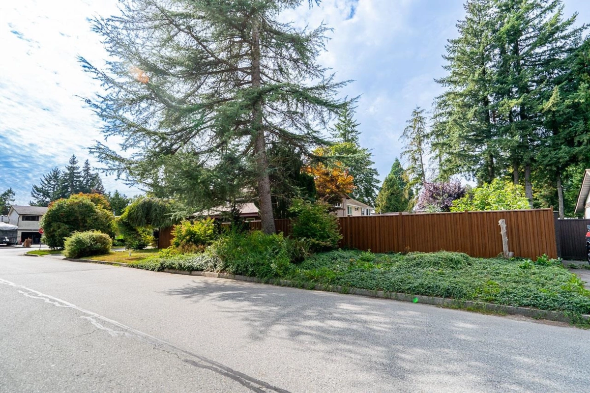 Fitness Center Photo Near 1623 Suffolk Avenue, Port Coquitlam, BC