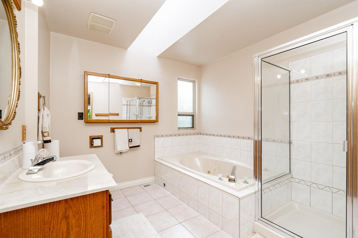 Hallway Photo of 1623 Suffolk Avenue, Port Coquitlam, BC