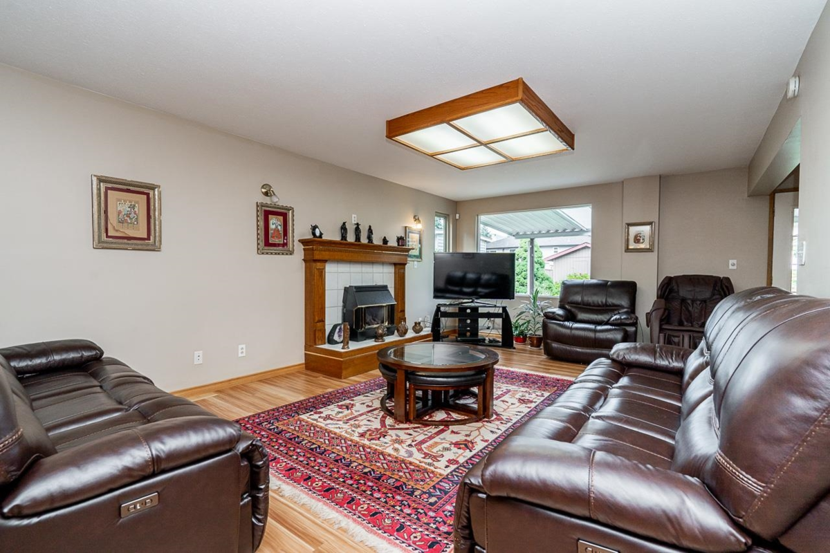 Powder Room Photo of 1623 Suffolk Avenue, Port Coquitlam, BC