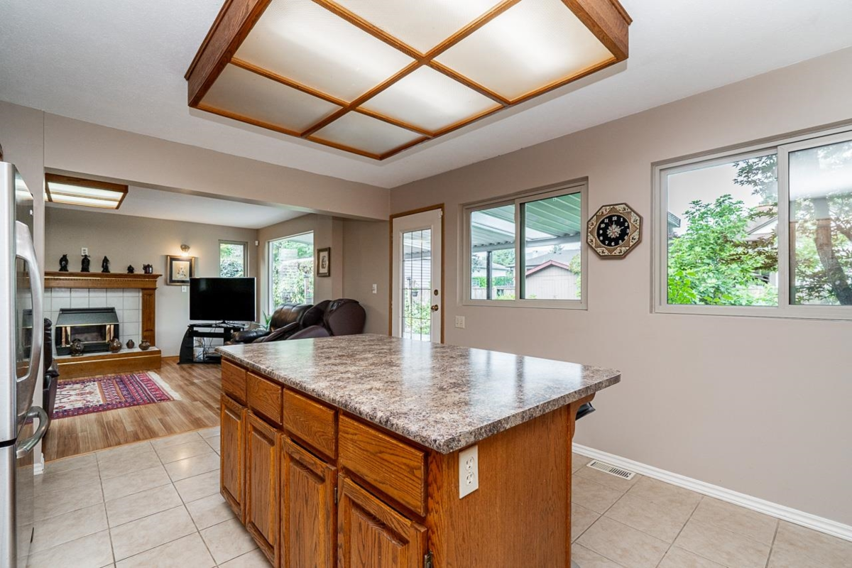 Primary Bathroom Photo of 1623 Suffolk Avenue, Port Coquitlam, BC