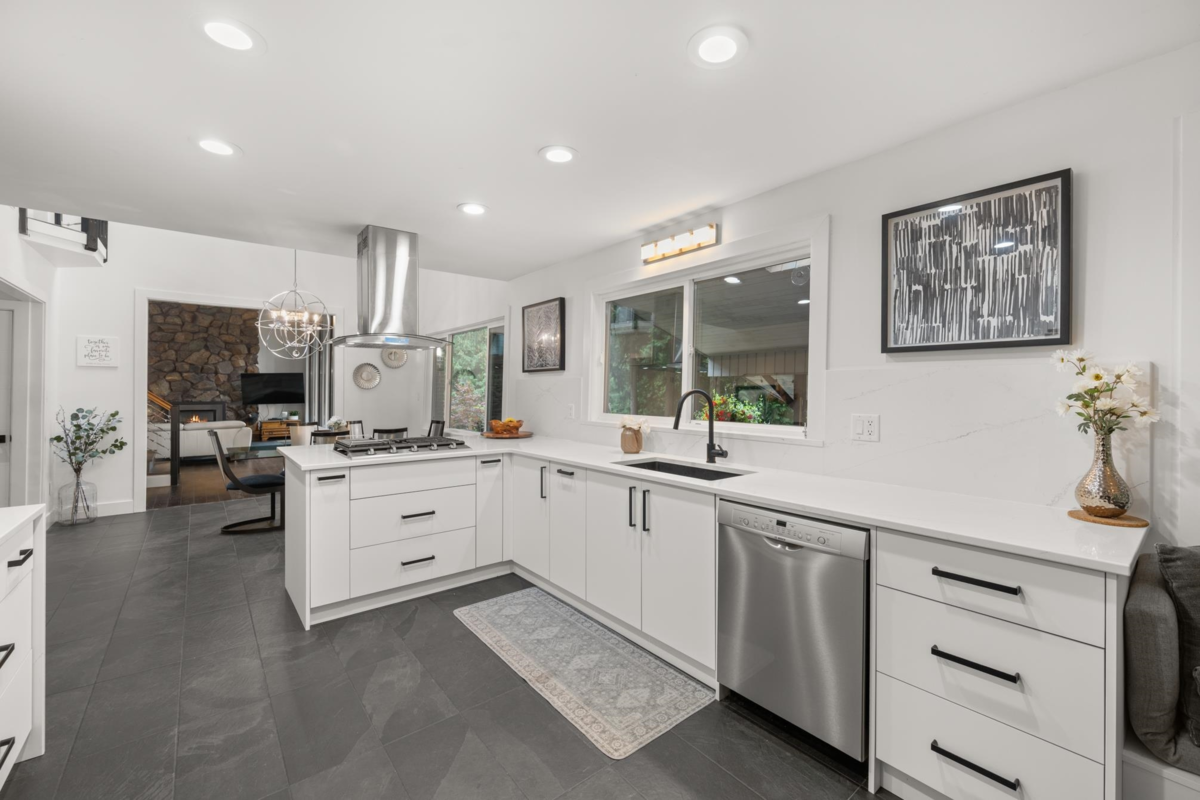 Breakfast Nook Photo of 24411 56 Avenue, Langley, BC