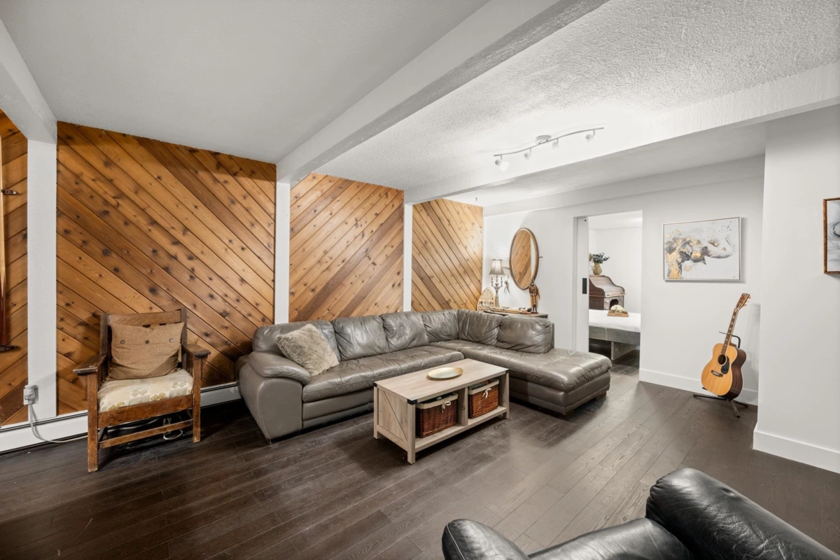 Guest Bathroom Photo of 24411 56 Avenue, Langley, BC