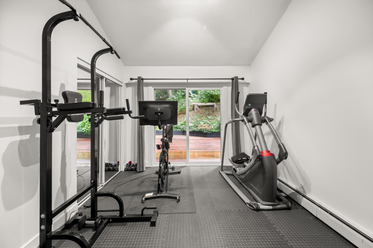 Hallway Photo of 24411 56 Avenue, Langley, BC